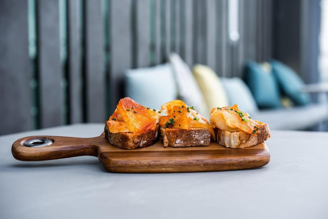 Tosta de bacalao con pimentón de la vera y aceite arbequina-Tosta de bacalao con pimento de la vera y aceite arbequina 11