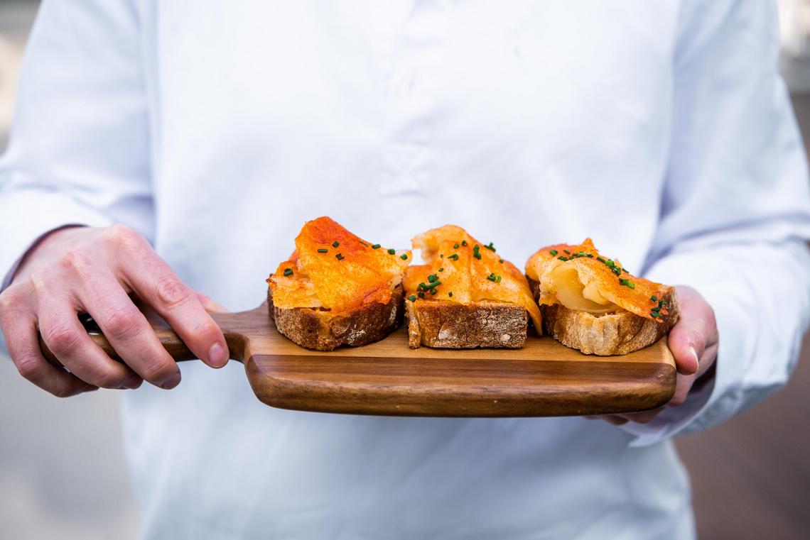 Tosta de bacalao con pimentón de la vera y aceite arbequina-Tosta de bacalao con pimento de la vera y aceite arbequina 2